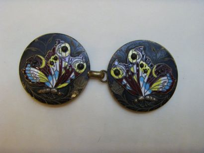 null Boucle de ceinture de cape en métal à décor de papillons émaillés sur fond gravé....