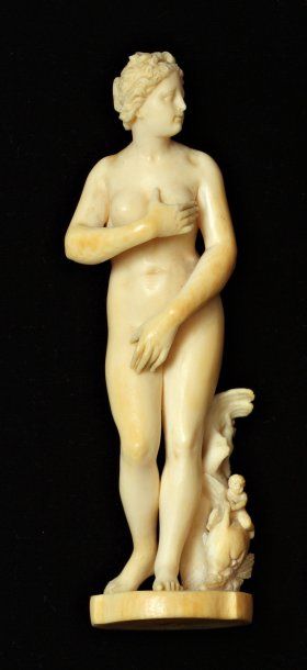 null Vénus pudique. Sujet en ivoire sculpté dans le goût de l'antique. Seconde moitié...