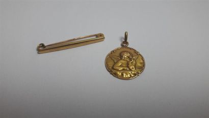 null BROCHE BARETTE en or et une médaille " ange" en or.En R. P: 2,7 g