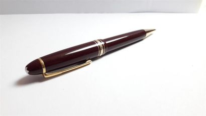 null MONTBLANC. Porte-mine Modèle "Meisterstuck" lie-de-vin. 