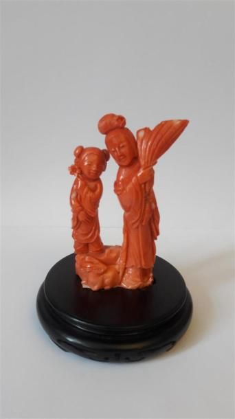 null [ASIE] CHINE, FIGURINE mère et enfant en corail, en 2 parties. Hautreur : 1...