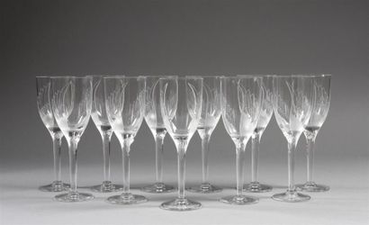 null LALIQUE, Dix FLUTES à champagne " Sourire de Reims" en cristal et cristal dépoli....