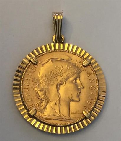 PIECE de 20F en or de 1911, montée en pendentif,...