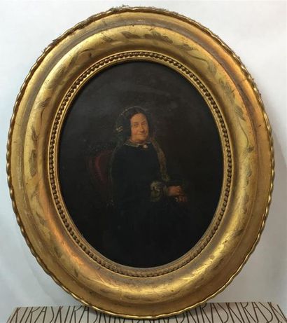 null ECOLE FRANCAISE du XIXe "Portrait de femme à la robe noire" huile sur toile...