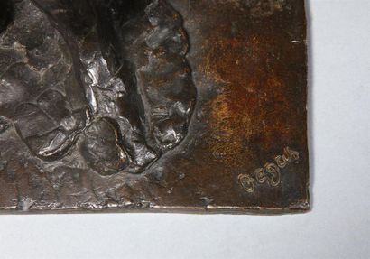 null D'après Edgar DEGAS (1834-1917)
« Femme se coiffant »
Reproduction en bronze...