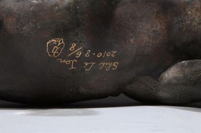 null SHIH LI-JEN (né à Taiwan en 1955)
" Grand Rhinocéros "
Epreuve en Bronze à patine...
