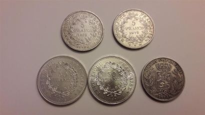 null PIECES en argent: 3 pièces de 5 frs et 2 pièces de 50 frs.