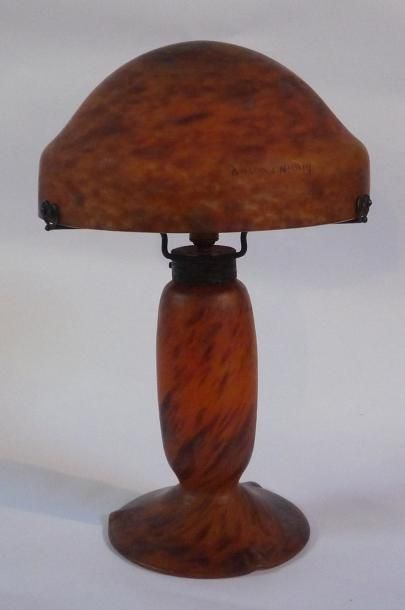 DAUM NANCY FRANCE LAMPE champignon à piétement balustre sur piédouche et abat-jour...