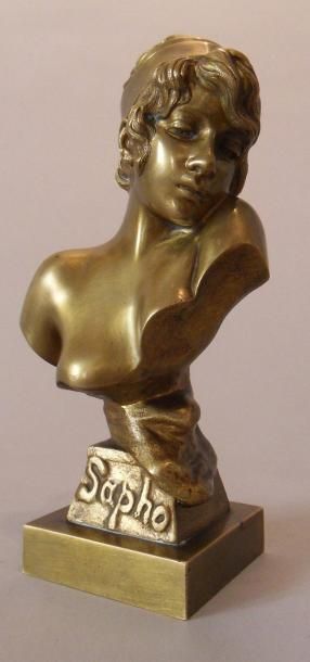 Emmanuel VILLANIS (1858-1914) « Sapho », Epreuve en bronze à patine dorée, signé...
