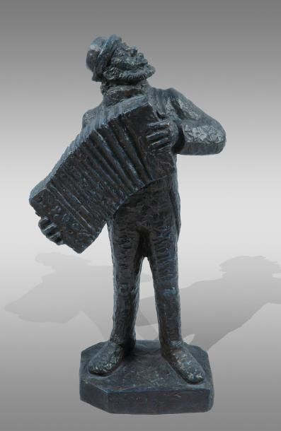 Lucien GIBERT (1904-1988) « Le chanteur des rues », Bronze à patine nuancée bleu,...