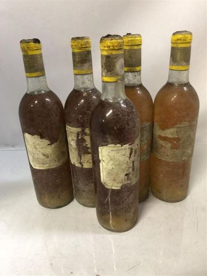 null 5 Bouteilles de Chateau d'Yquem, Sauternes, 1969? étiquettes tachées déchirées...