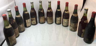 null 12 bouteilles dont Moulin à vent 1965-1969, niveaux inégaux, étiquettes déc...