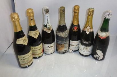 null 7 Bouteilles : 4 Champagnes divers (SERVENAY ,PHILBERT , WARIS , ADAM) et 2...