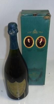 null 1 Bouteille de Champagne MOET & CHANDON DOM PERIGNON 1966 avec coffret (traces...