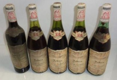 null 4 bouteilles ARBOIS René Guyet 1949 et 1 Goutte paillée de chez Guyet