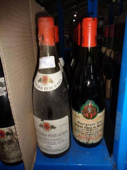 null 3 bts Hautes cotes de Nuits, Bouchard père et fils, 1981. Niveaux bas et 6 bts...