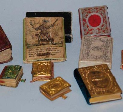 null Ensemble de onze livres de prière miniatures en hol­landais, on y joint onze...