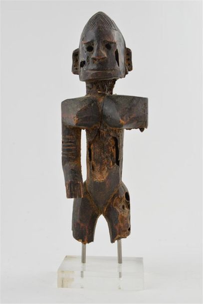 null 107 à 109 - TROIS STATUETTES. Bois sculpté
Nigeria, et côte d'Ivoire
107 - Haut...