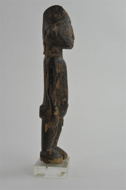 null 107 à 109 - TROIS STATUETTES. Bois sculpté
Nigeria, et côte d'Ivoire
107 - Haut...