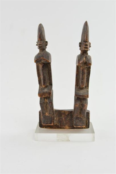 null ORNEMENT DE PORTE : DEUX STATUETTES d'ancêtres.
Mali, Dogon
Haut 15 cm