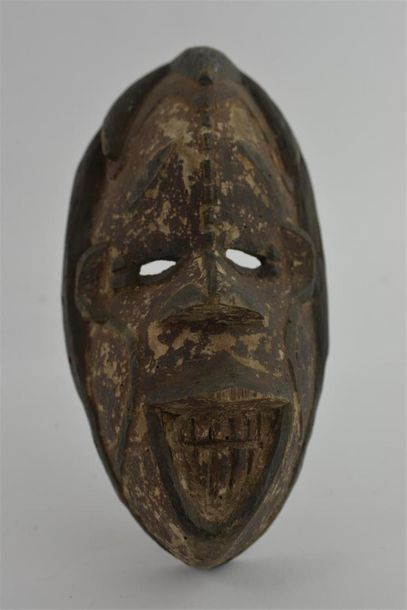 null MASQUE ANIMAL, mâchoire articulée montrant les dents. Bois peint
Nigeria, Ibo
Haut...