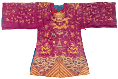 null VESTE DE FEMME HAN, Chine, dynastie Qing, circa 1900, satin violet, décor brodé...