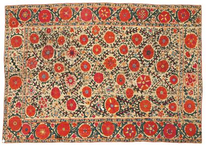 null BRODERIE SUSANI, Ouzbékistan, XIXème siècle, toile de lin brodée en soie orange,...
