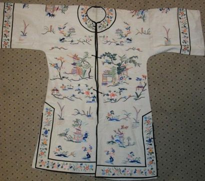 null MANTEAU DE FEMME, Chine du Sud, dynastie Qing, début XXème siècle, twill blanc...