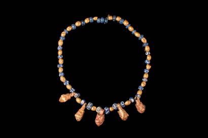 GRECO - PHOENICIAN NECKLACE WITH GLASS BEADS AND GOLDEN LION HEADS PENDANTS Ca. 600... Gazette Drouot