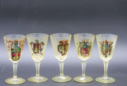 Venise XIXème siècle 5 verres en forme de coupe 5 verres en forme de coupe à multiples...