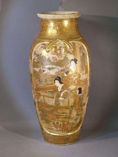 SATSUMA ère Meiji. Important vase balustre Important vase balustre en porcelaine...