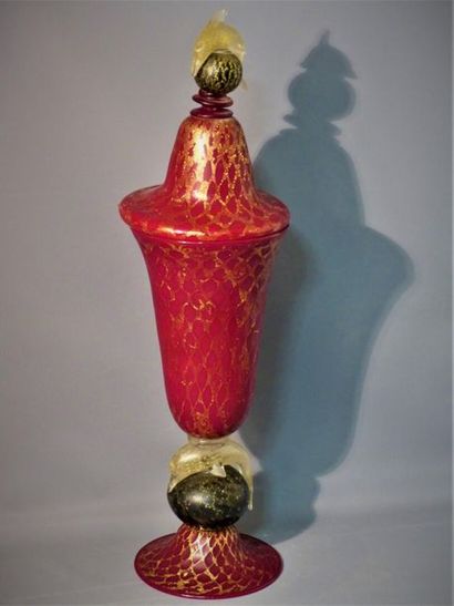 Grand vase urne de Murano Venise, XIXème siècle Grand vase urne de Murano en verre...