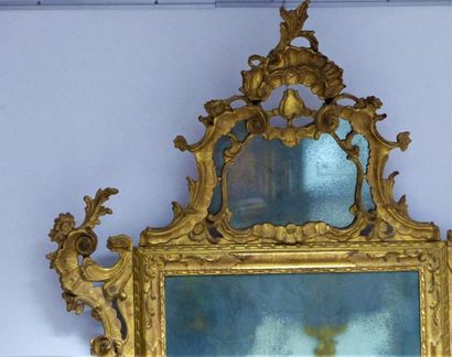 Venise, XVIIIème siècle. Miroir coquille Miroir coquille en bois finement sculpté...