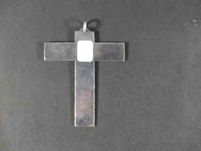 DESPRES, Croix en métal argenté martelé Jean DESPRES, Croix en métal argenté martelé....