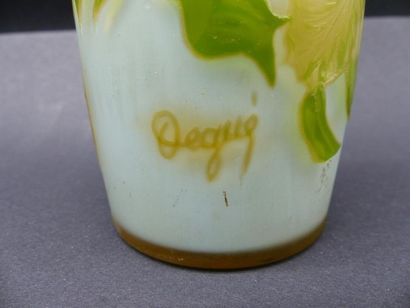 David GUERON dit DEGUE David GUERON dit DEGUE (1892 - 1950). Vase en verre double...