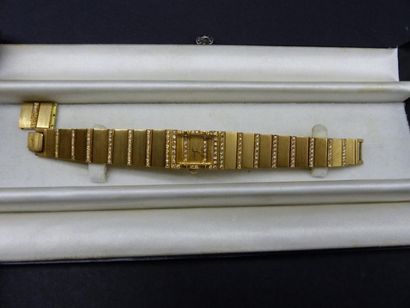 PIAGET. Montre de dame en or jaune. Modèle Polo. Dans le goût de PIAGET modèle Polo....