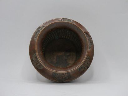 JAPON. Brûle parfum en bronze patiné JAPON, début du XXème siècle
Brûle parfum en...