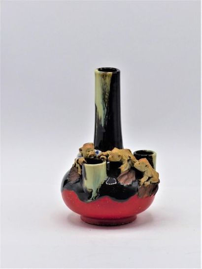 JAPON,Vase en grès flammé noir et rouge sumidagawa JAPON, époque Meiji (1868-1912)
Vase...