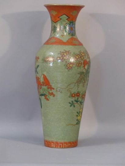 JAPON, vase en porcelaine JAPON, XXème siècle
Vase en porcelaine céladon craquelée,...