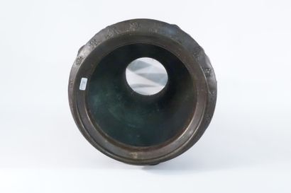 JAPON, Pot en bronze JAPON, début du XXème siècle
Pot en bronze, reposant sur un...