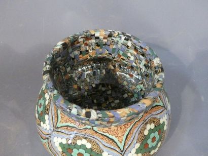 null Jean GERBINO (1876-1966) à VALLAURIS. Vase en céramique polychrome tamponé en...