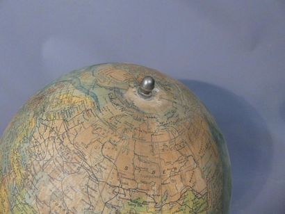 Globe terrestre FOREST GLOBE TERRESTRE en platre par J. Forest, Paris échelle 40...