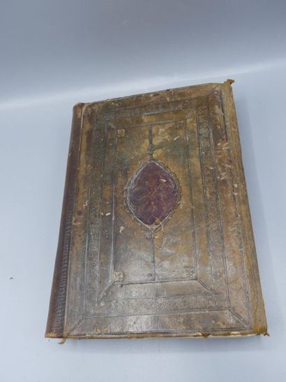 Manuscrit Manuscrit arabe, 1 vol in-4 manuscrit plein marocain olive à rabbat. Commentaire...