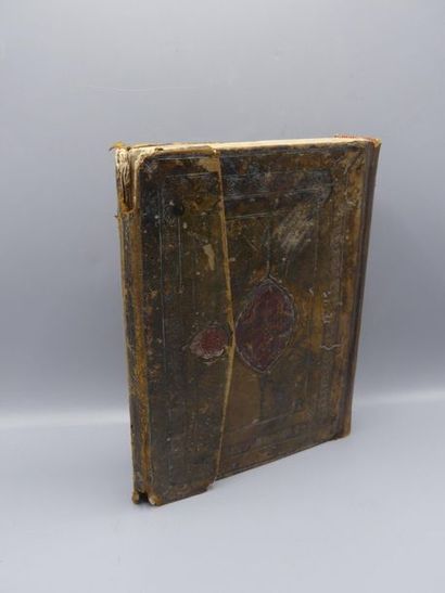 Manuscrit Manuscrit arabe, 1 vol in-4 manuscrit plein marocain olive à rabbat. Commentaire...