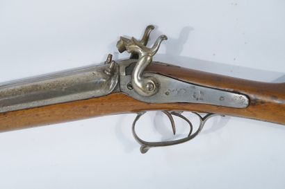 Fusil de chasse double canon. Fusil de chasse double canon. Crosse en bois. XIXème...