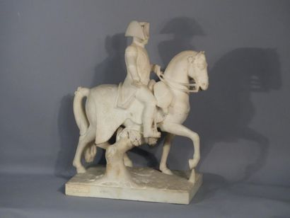 Napoléon à cheval Napoléon à cheval, groupe équestre en albatre.. Dimensions : 55...
