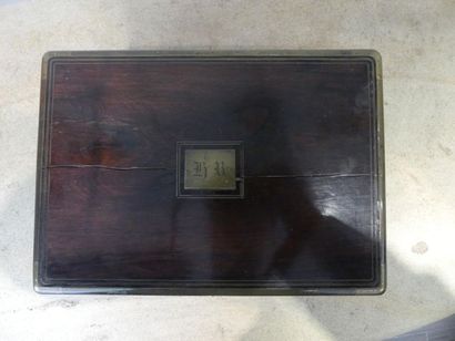 Boîte XIXe siècle en placage d'ébène et laiton. Napoléon III . Boîte quadrangulaire...