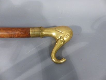 CANNE EPEE Canne épée à pommeau en laiton en forme d'éléphant. Longeur : 90 cm 