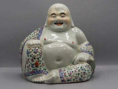 CHINE XXème siècle. Bouddha CHINE XXème siècle. Bouddha en porcelaine blanche à décor...
