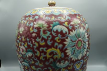 CHINE. Pot à gigembre couvert en porcelaine CHINE, XXème siècle 
Pot à gingembre...